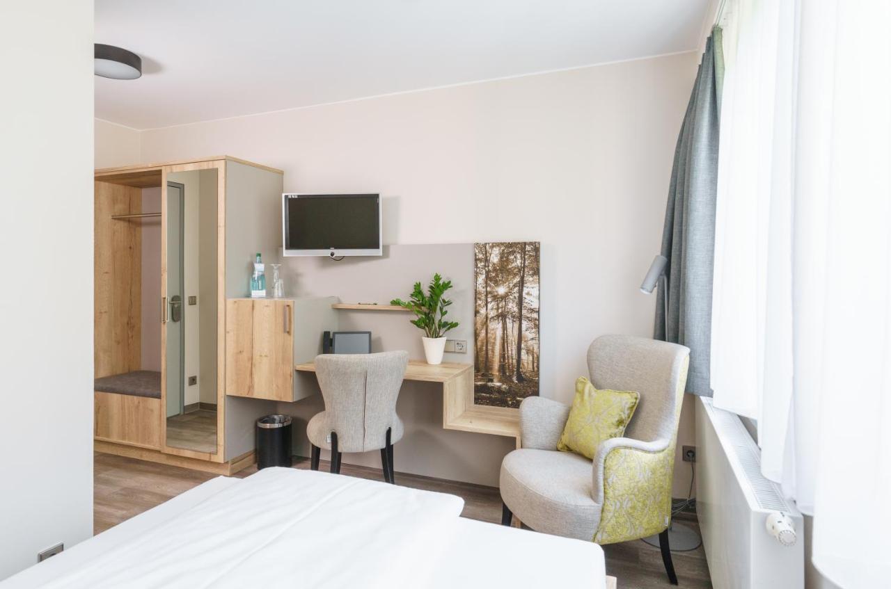 Hotel Forsthaus Gruena Betreiber Gmbh เคมนิตซ์ ภายนอก รูปภาพ
