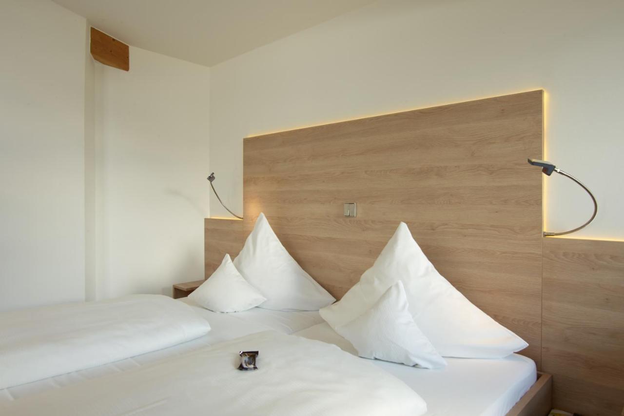 Hotel Forsthaus Gruena Betreiber Gmbh เคมนิตซ์ ภายนอก รูปภาพ