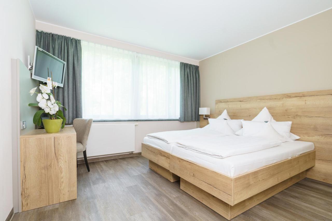 Hotel Forsthaus Gruena Betreiber Gmbh เคมนิตซ์ ภายนอก รูปภาพ