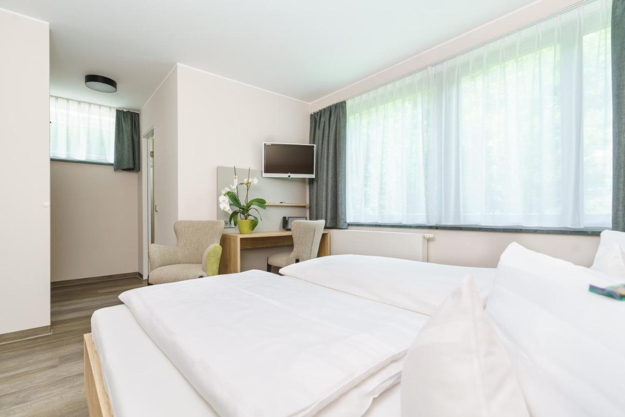 Hotel Forsthaus Gruena Betreiber Gmbh เคมนิตซ์ ภายนอก รูปภาพ