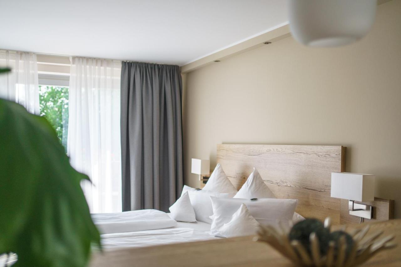 Hotel Forsthaus Gruena Betreiber Gmbh เคมนิตซ์ ภายนอก รูปภาพ