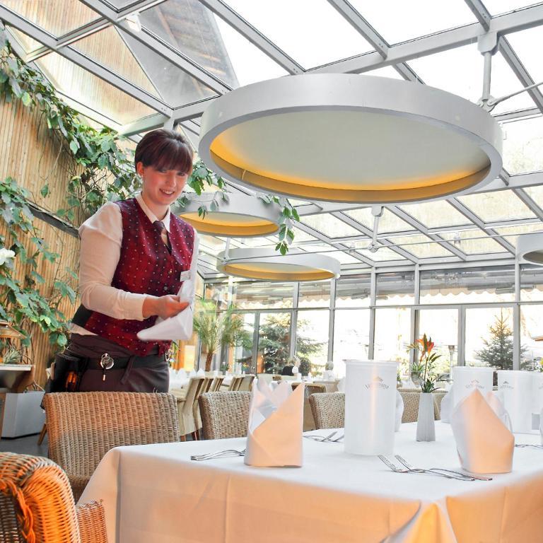 Hotel Forsthaus Gruena Betreiber Gmbh เคมนิตซ์ ภายนอก รูปภาพ