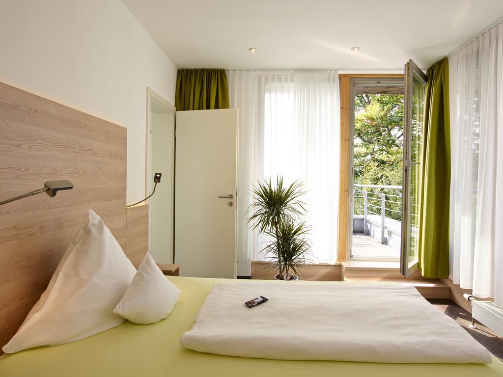 Hotel Forsthaus Gruena Betreiber Gmbh เคมนิตซ์ ภายนอก รูปภาพ