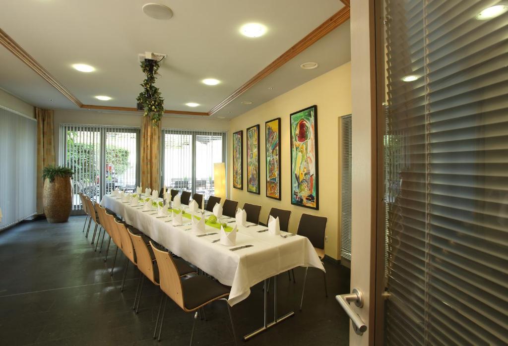 Hotel Forsthaus Gruena Betreiber Gmbh เคมนิตซ์ ภายนอก รูปภาพ